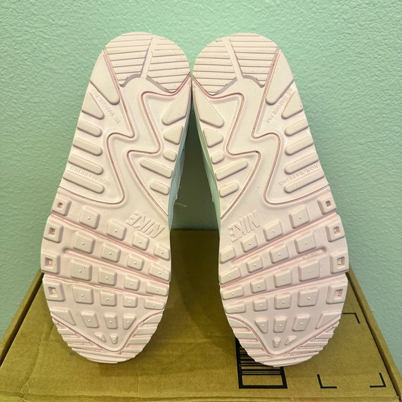New Nike Air Max 90 Youth 6 or Women’s 7.5 - Picture 3 of 6